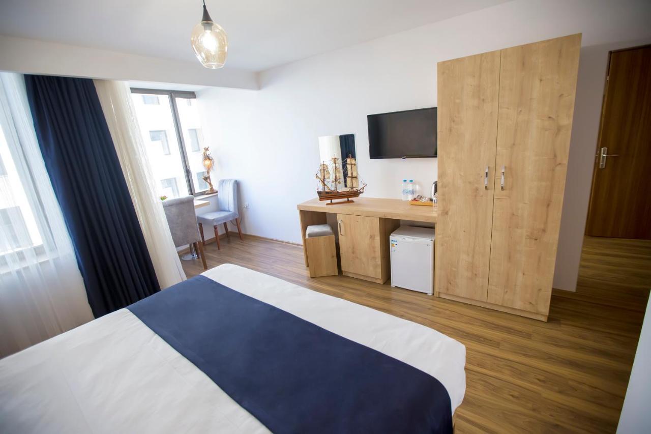 Deluxe Double or Twin Room City View