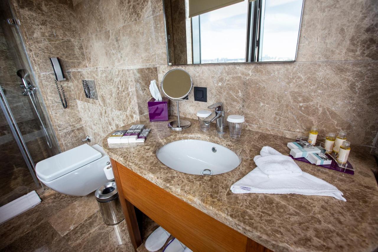 Deluxe King Room City View