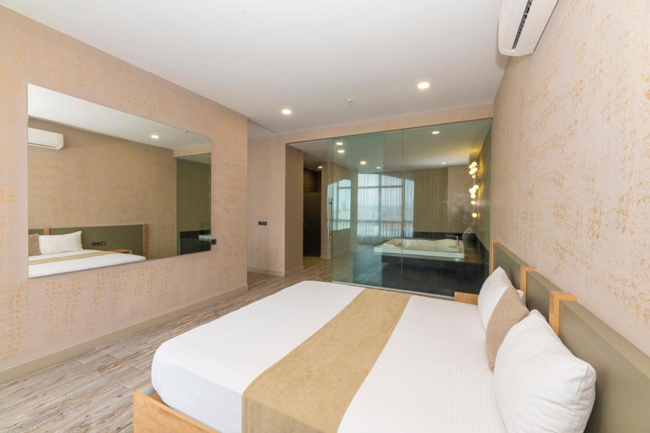 Superior King Suite