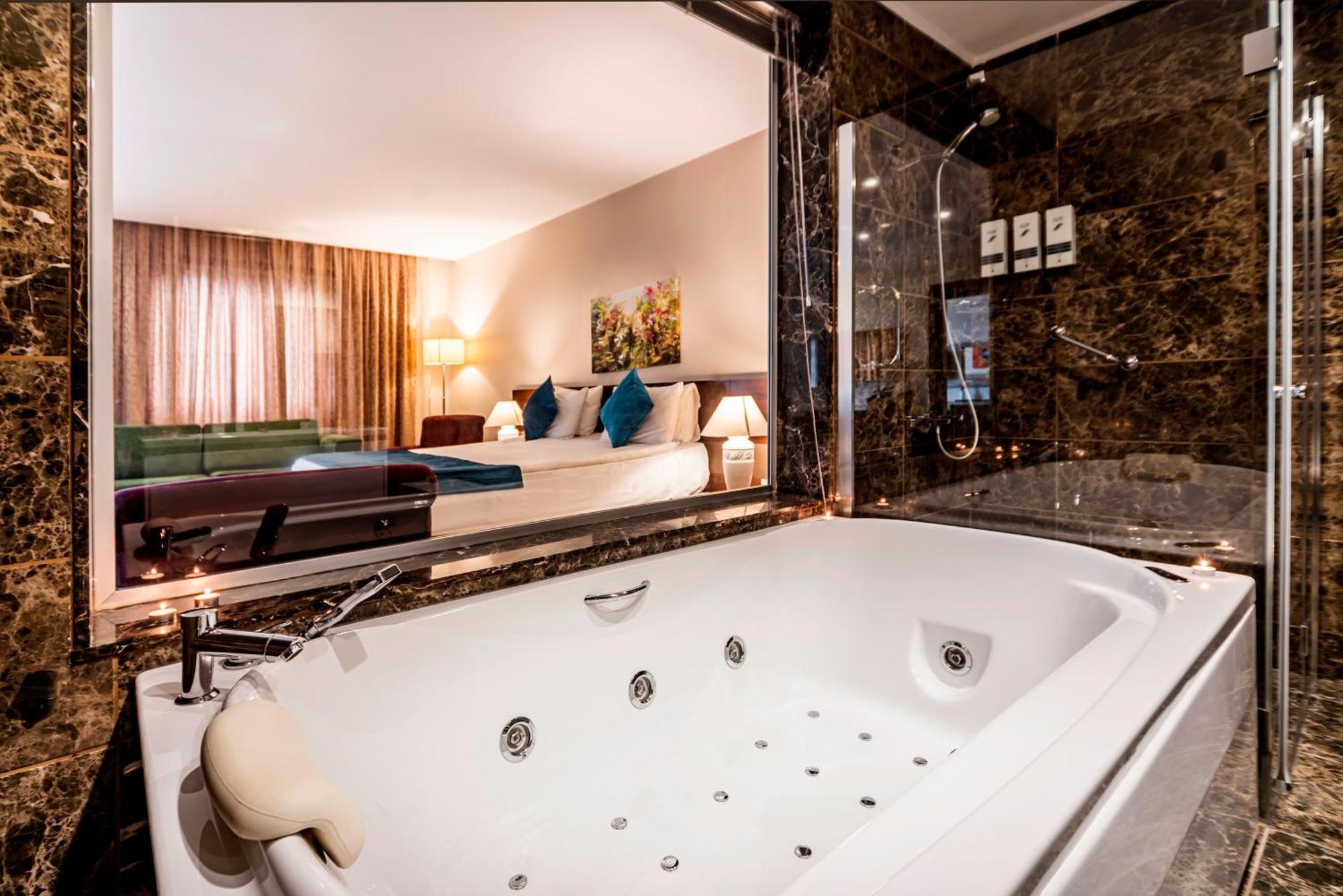 Deluxe King Suite