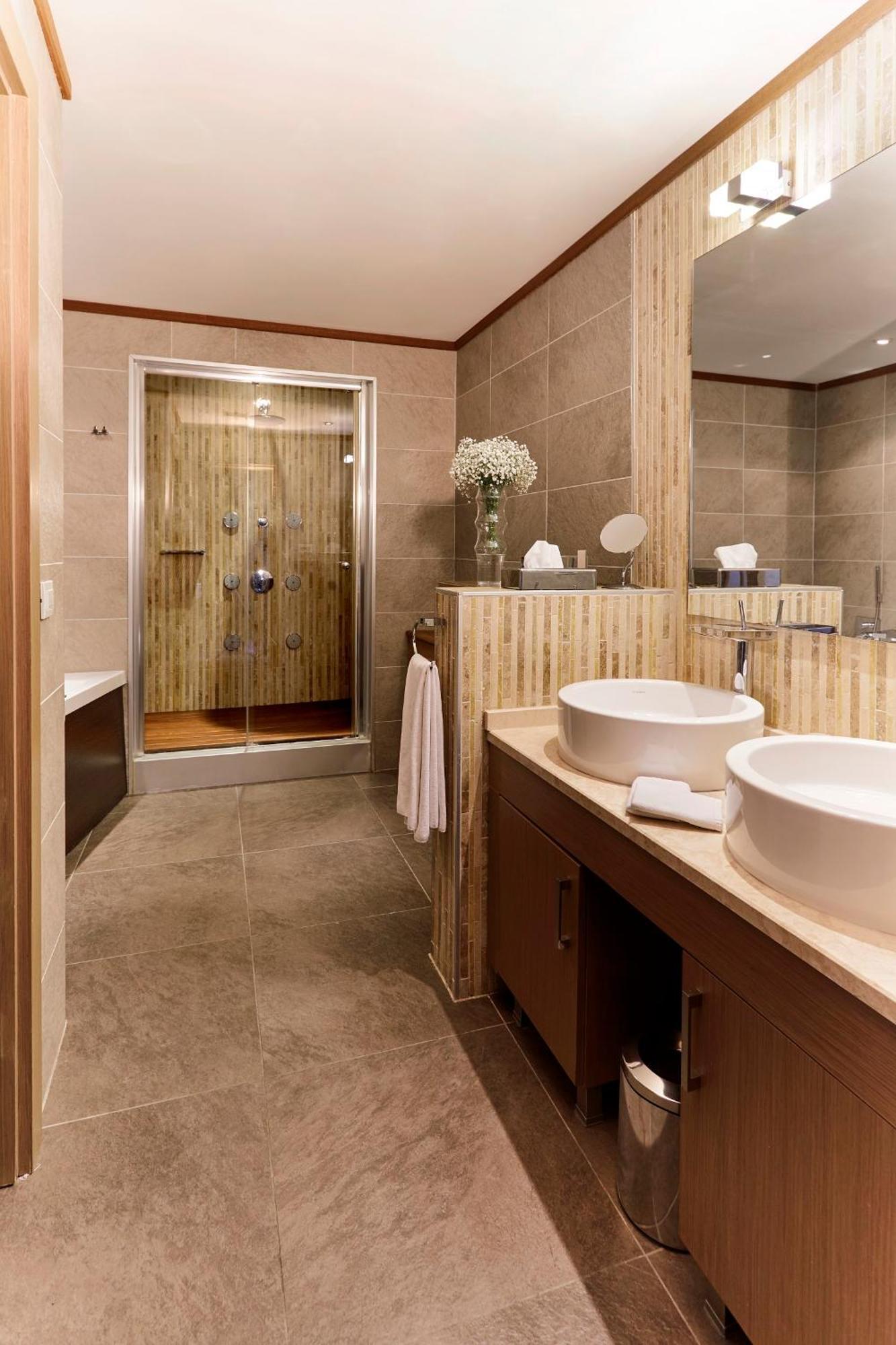 Residential Suite Hot Tub Steam Room Access to Spa