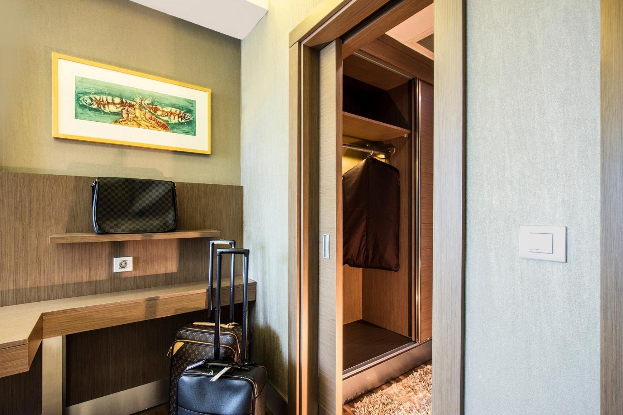 Residential Suite Hot Tub Steam Room Access to Spa