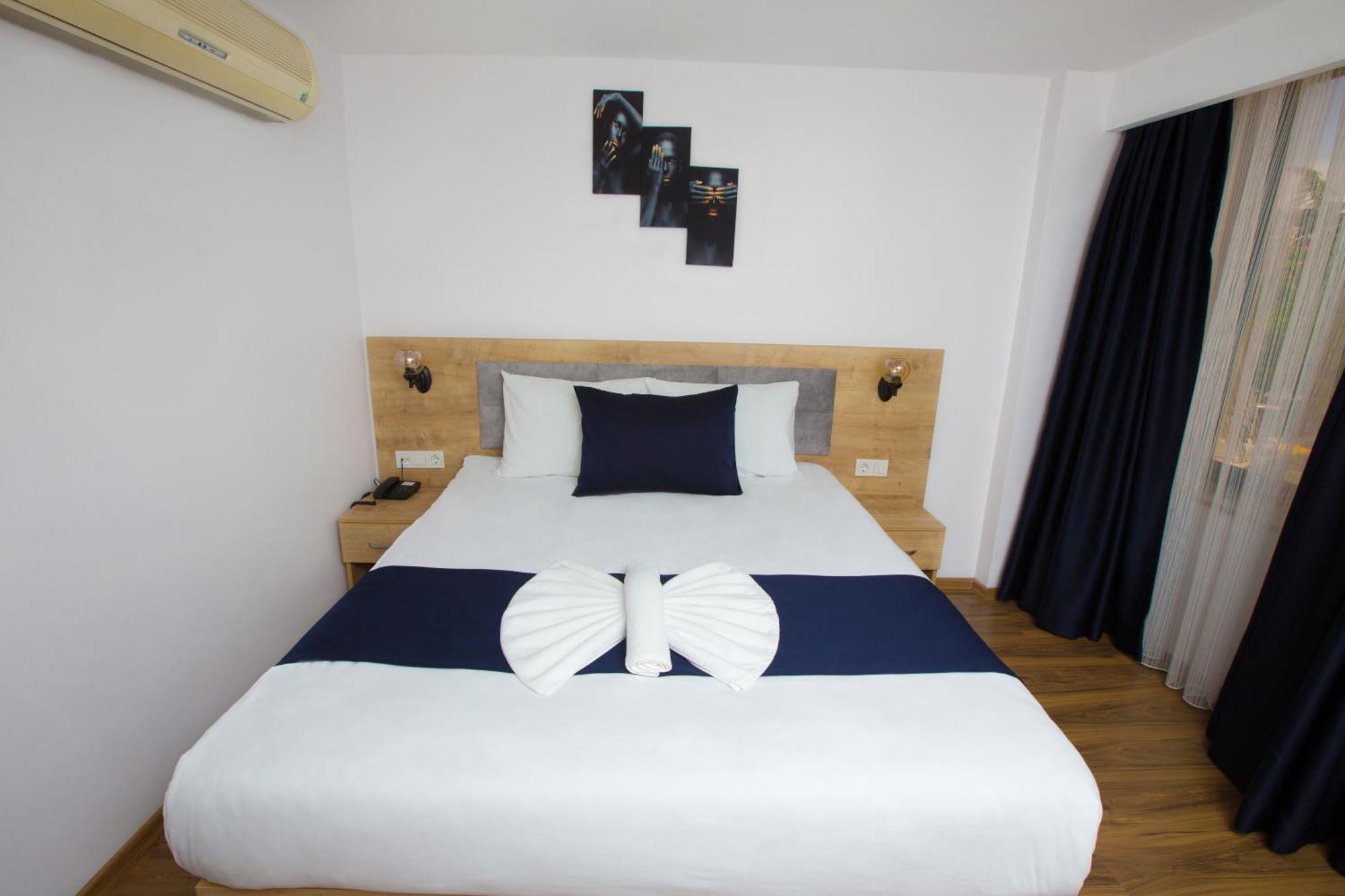 Deluxe Double or Twin Room City View