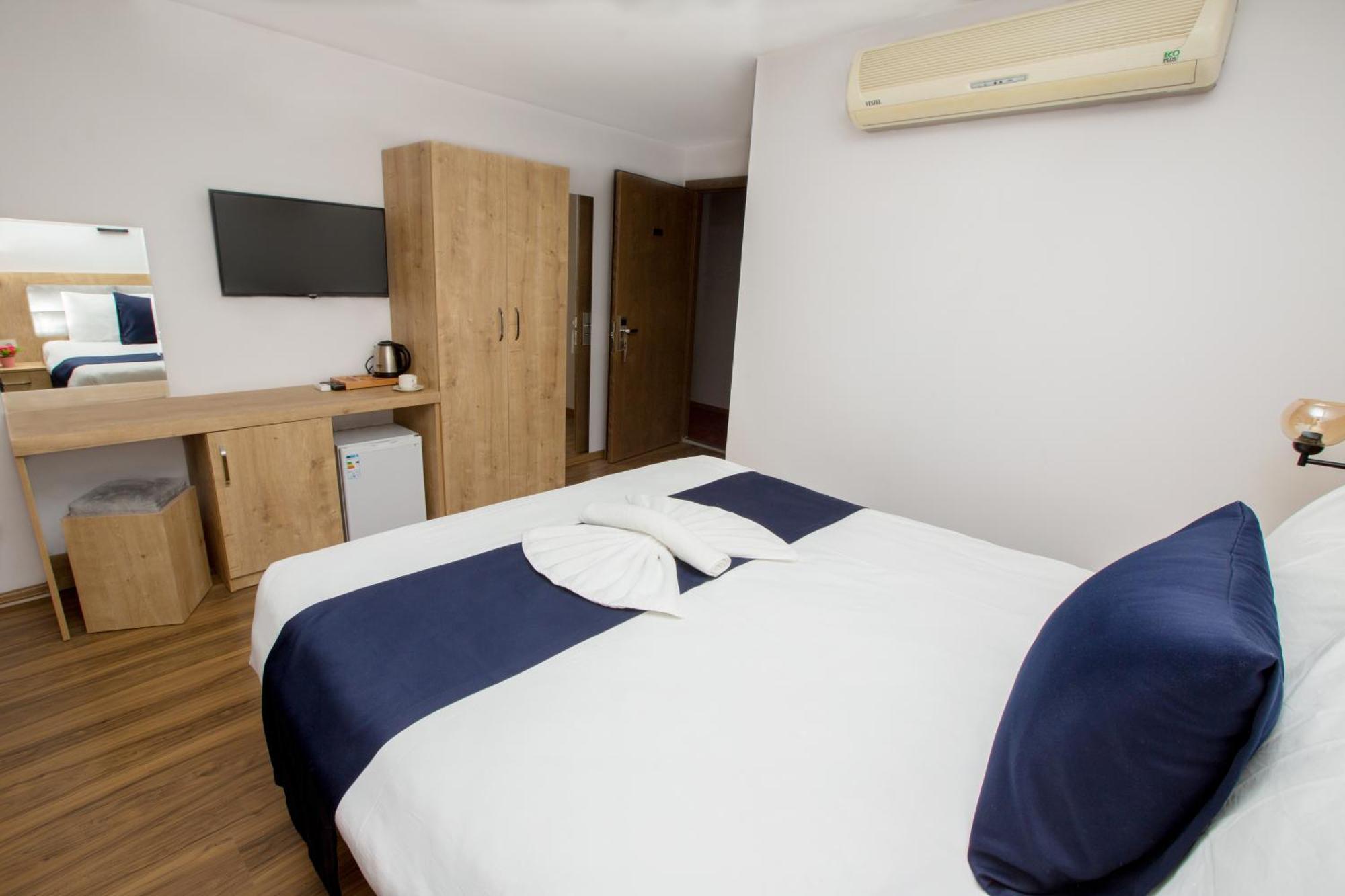 Deluxe Double or Twin Room City View