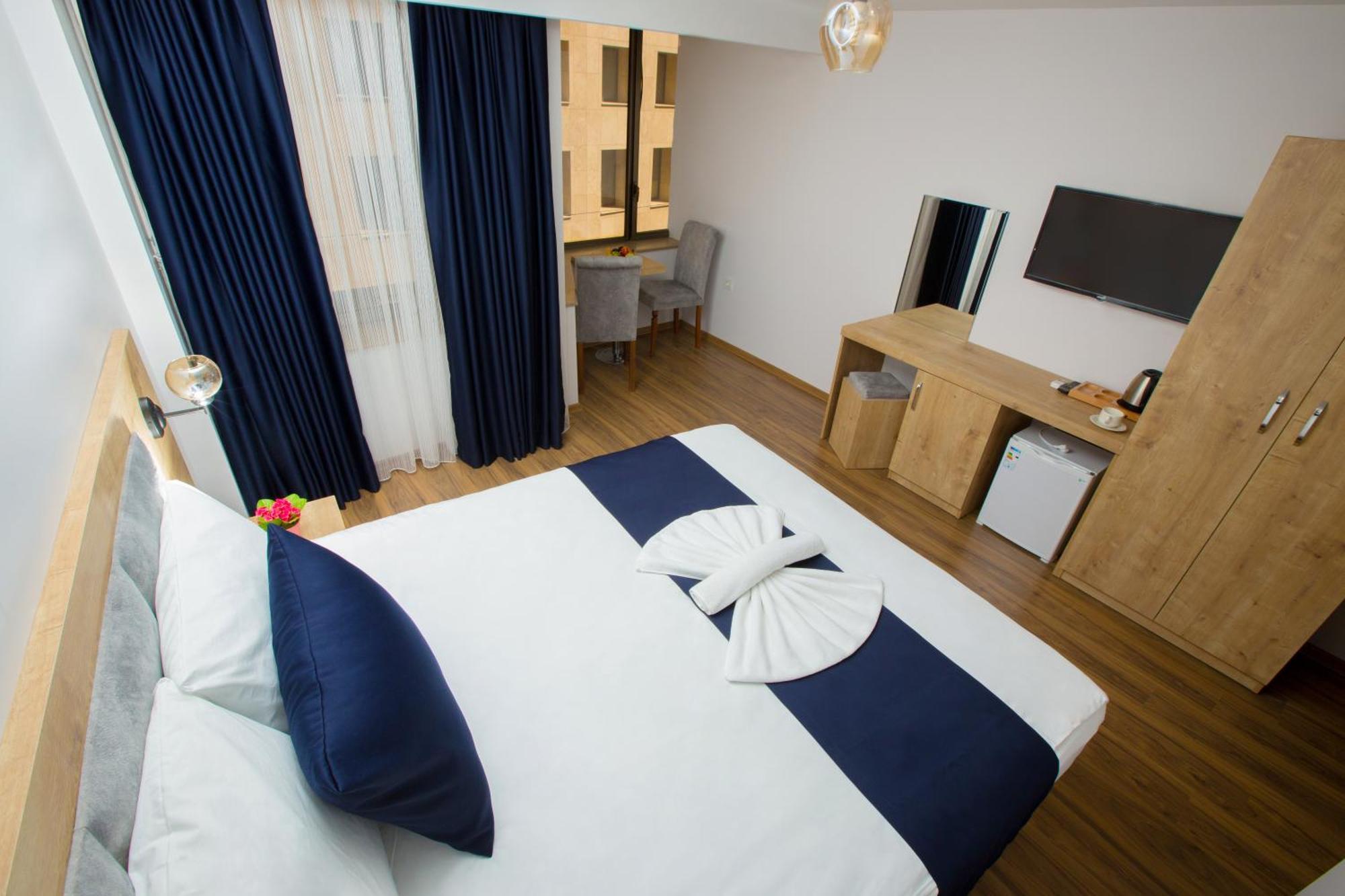 Deluxe Double or Twin Room City View