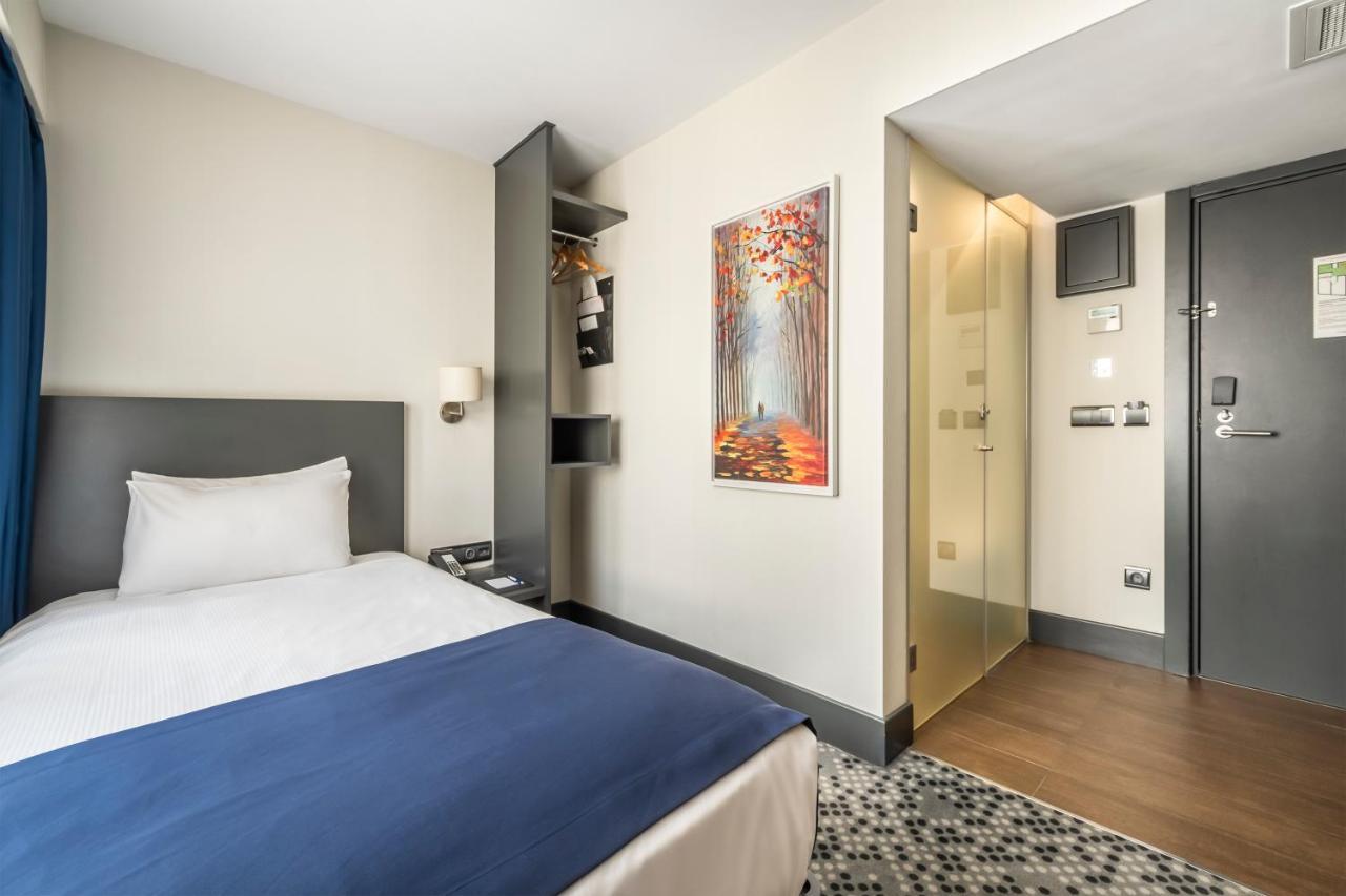 Compact Single Room