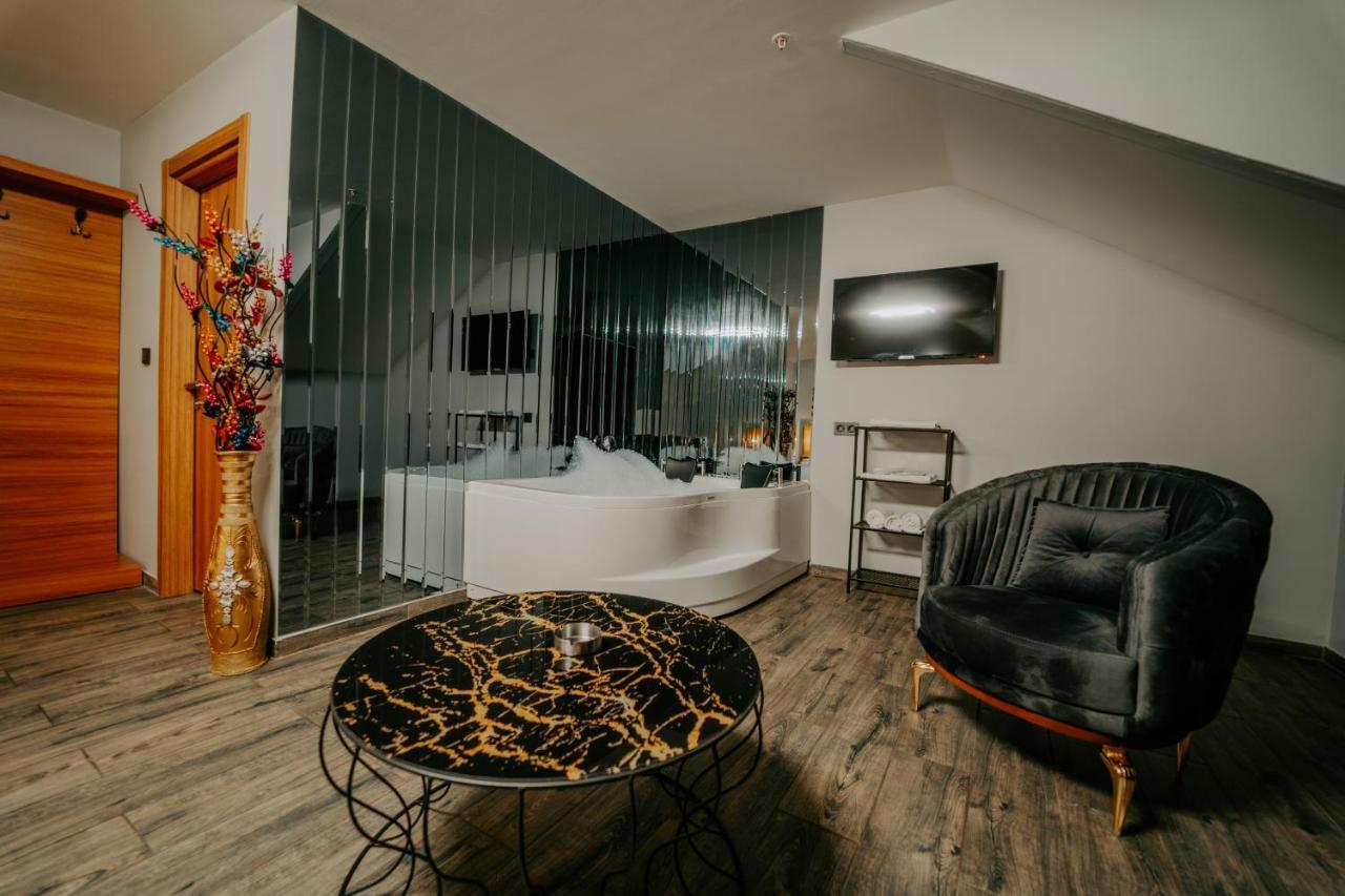 Deluxe Double Room Bath