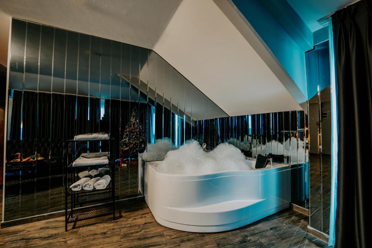 Deluxe Double Room Bath