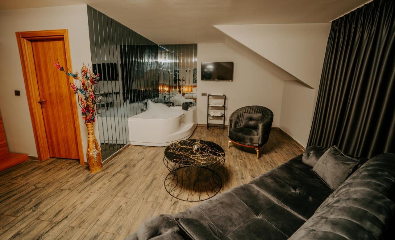 Deluxe Double Room Bath