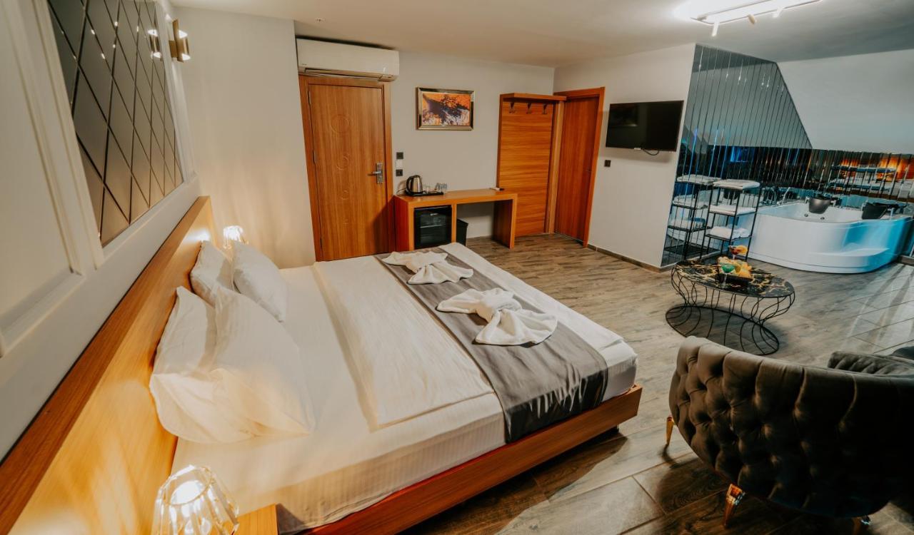 Deluxe Double Room Bath
