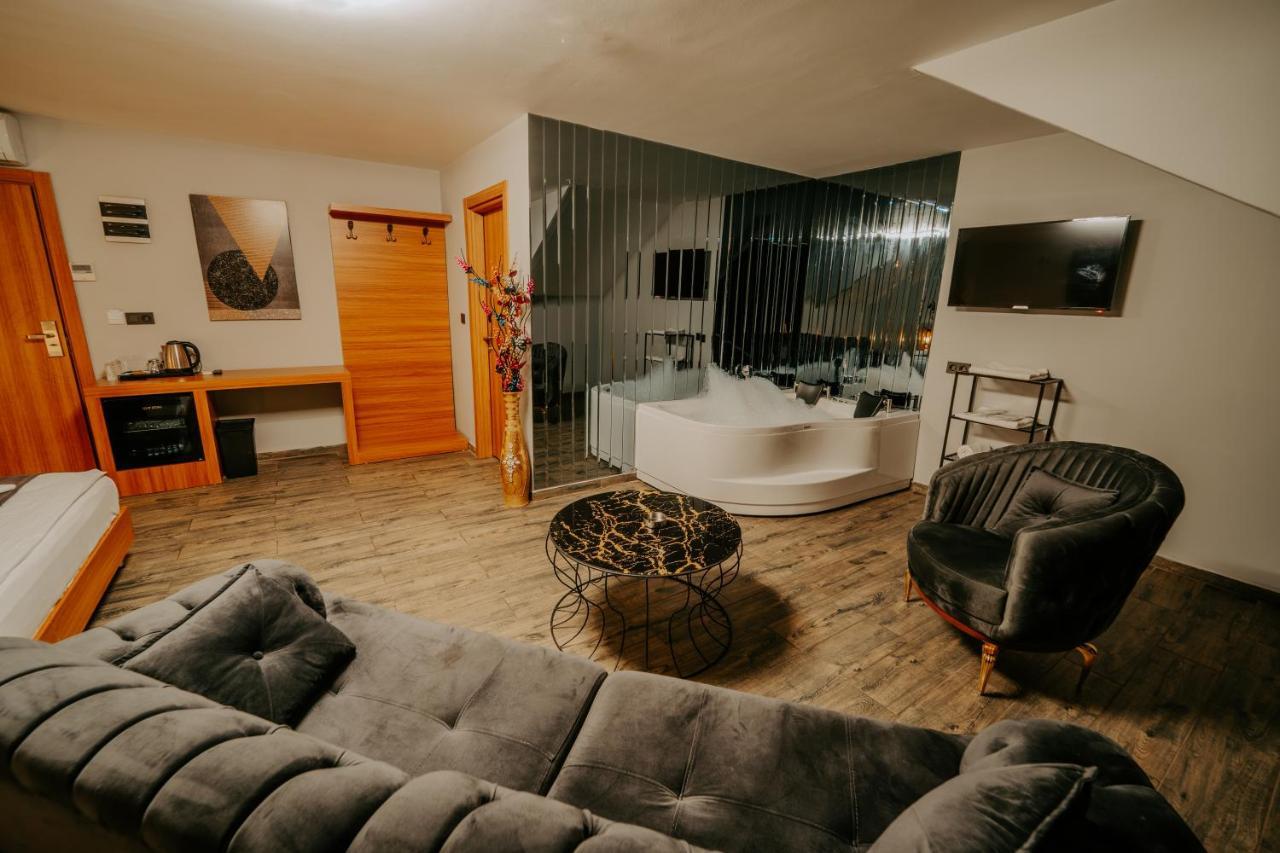 Deluxe Double Room Bath