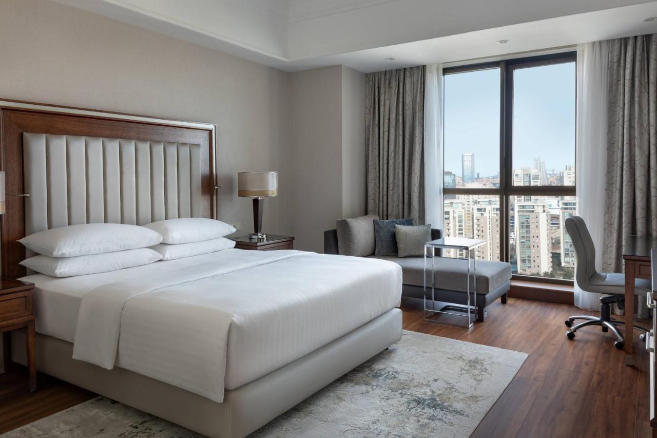 Executive King Suite City View Lounge Access