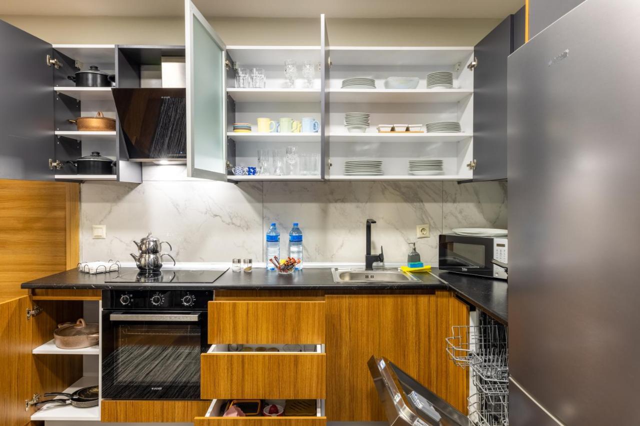 Deluxe Three-Bedroom Apartment Pool Access