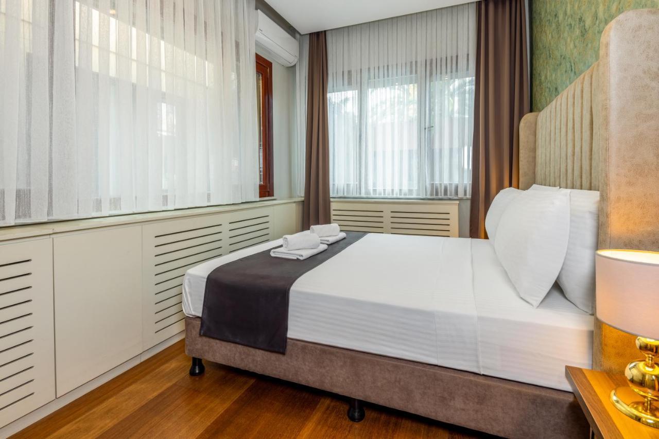 Deluxe Three-Bedroom Apartment Pool Access