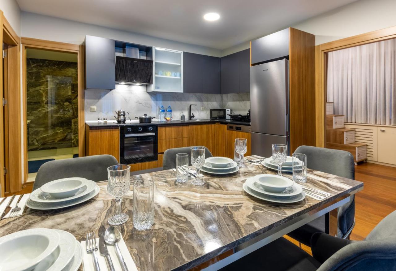 Deluxe Three-Bedroom Apartment Pool Access