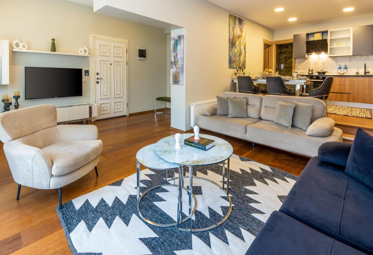 Deluxe Three-Bedroom Apartment Pool Access