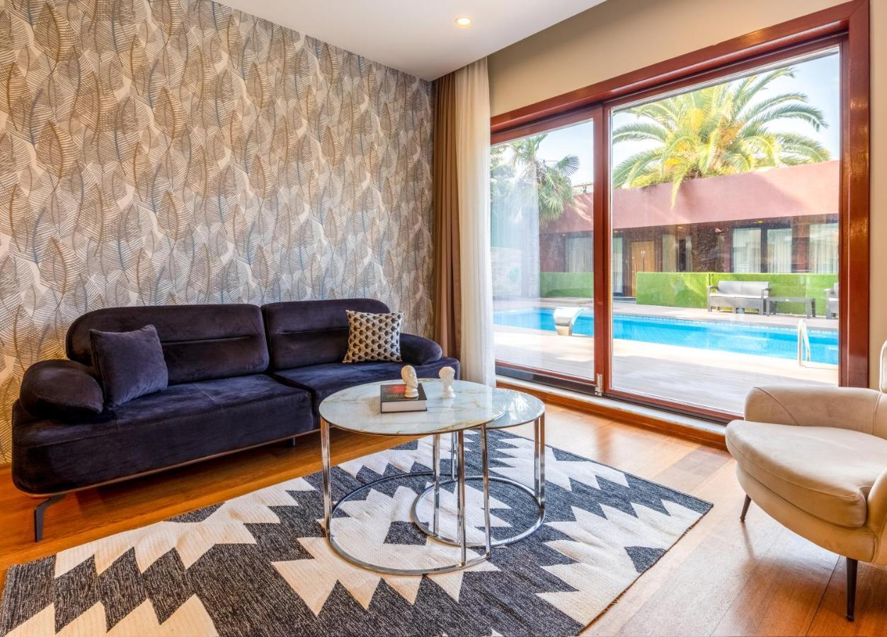 Deluxe Three-Bedroom Apartment Pool Access