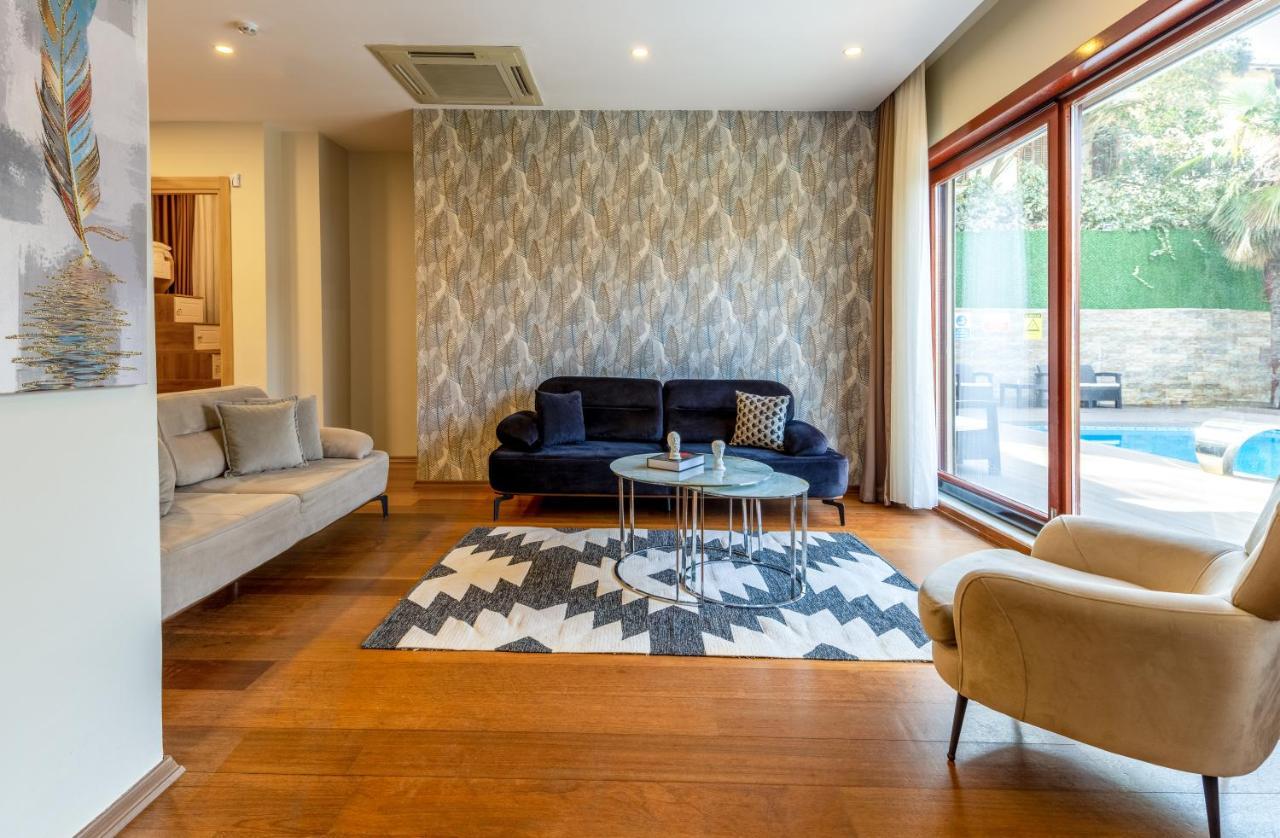 Deluxe Three-Bedroom Apartment Pool Access