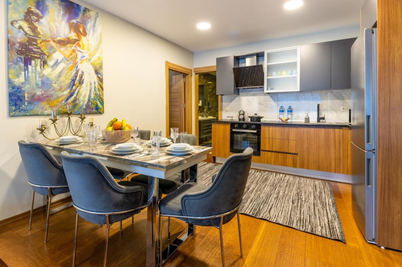 Deluxe Three-Bedroom Apartment Pool Access