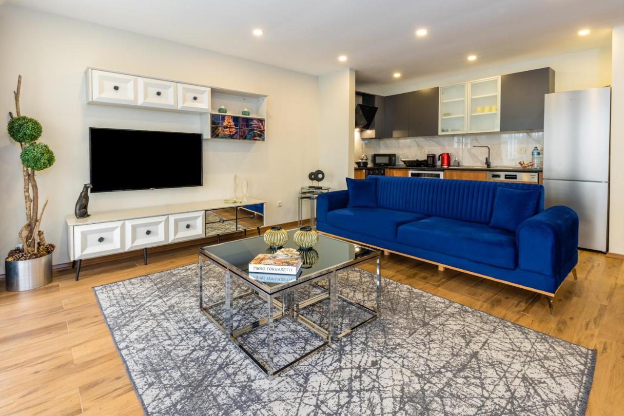 Luxury One-Bedroom Apartment Pool Access