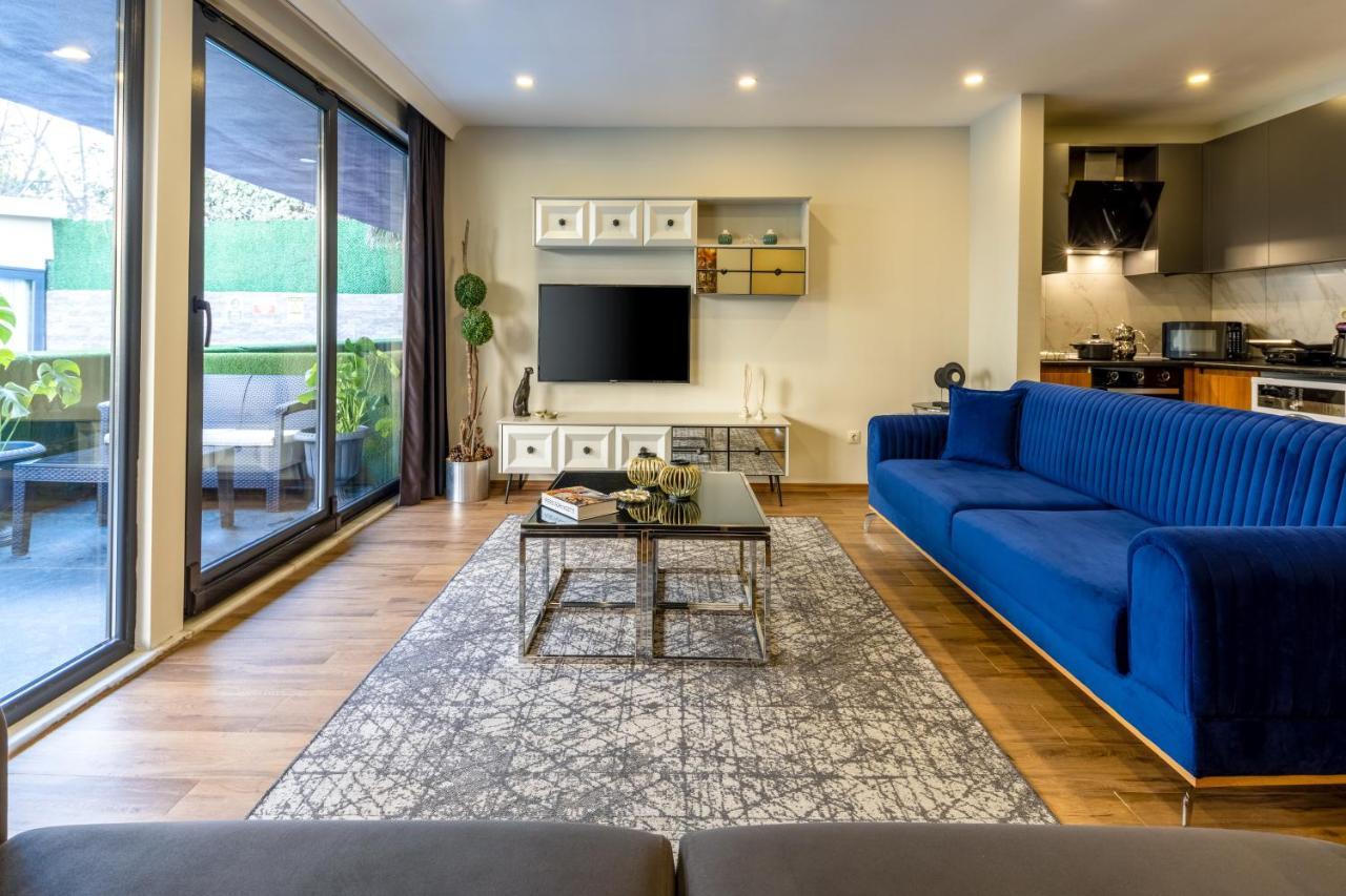 Luxury One-Bedroom Apartment Pool Access