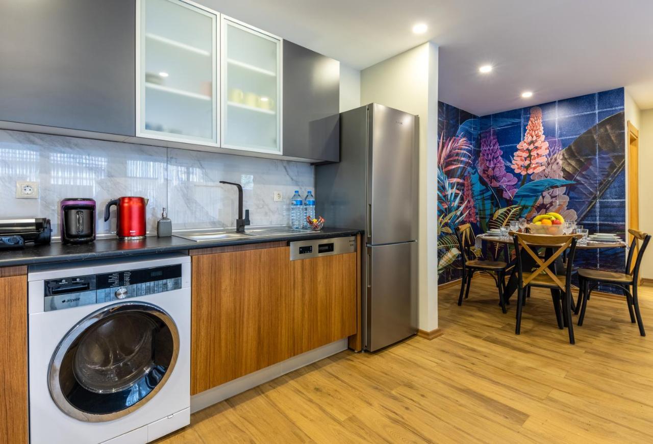 Luxury One-Bedroom Apartment Pool Access