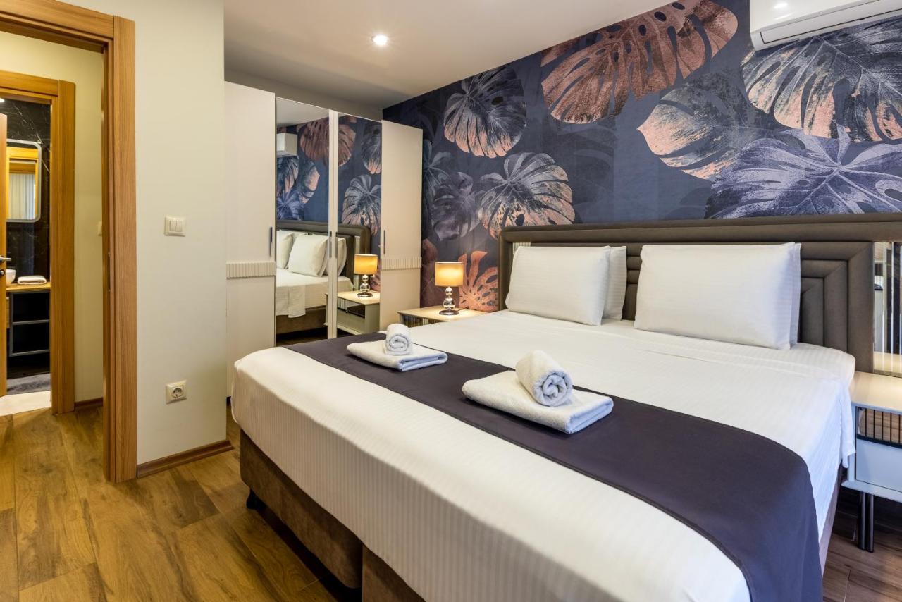 Luxury One-Bedroom Apartment Pool Access