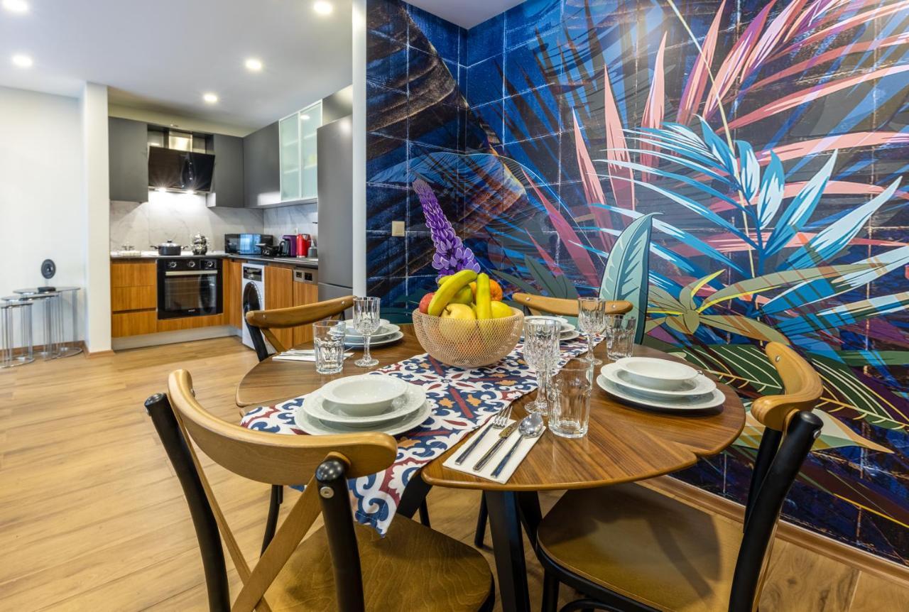 Luxury One-Bedroom Apartment Pool Access