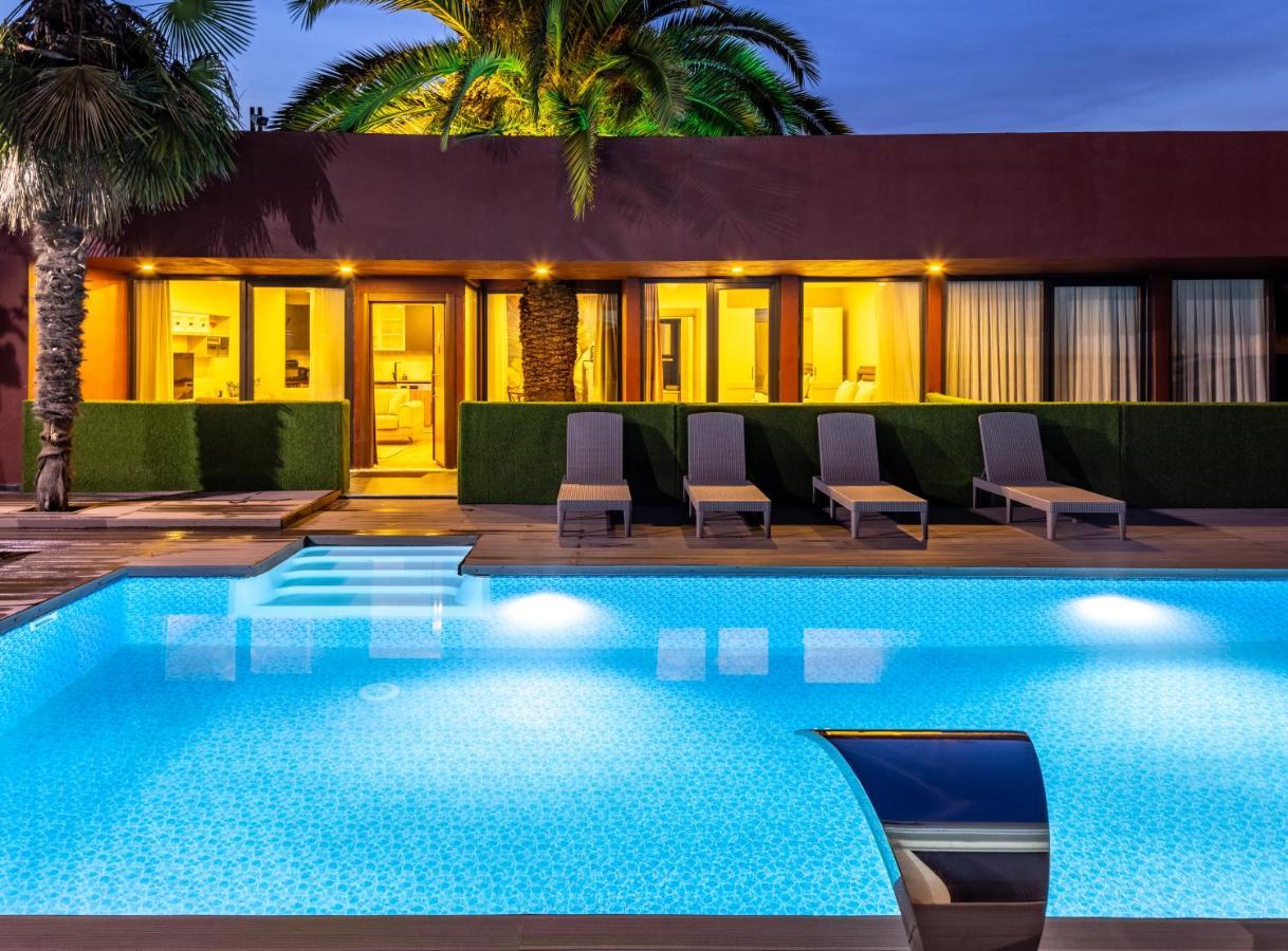 Luxury One-Bedroom Apartment Pool Access