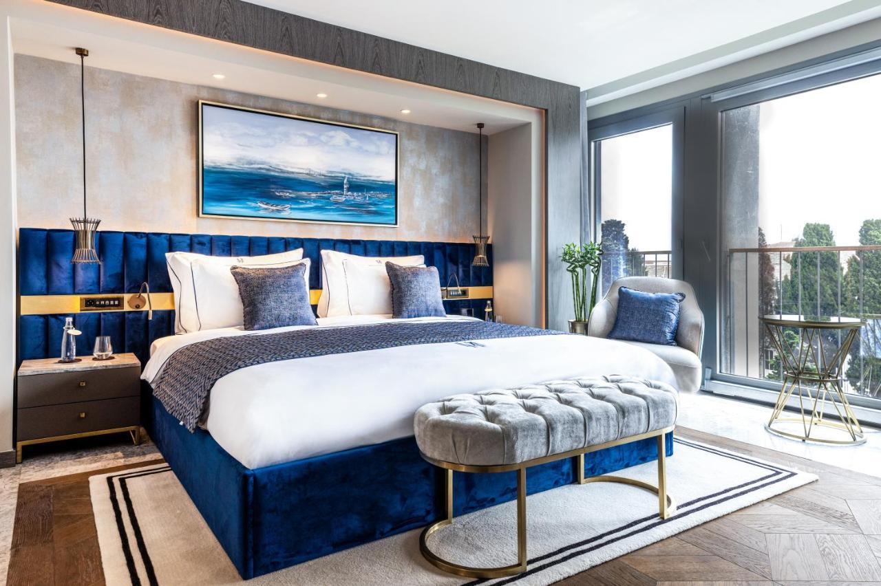 Deluxe King Room City View