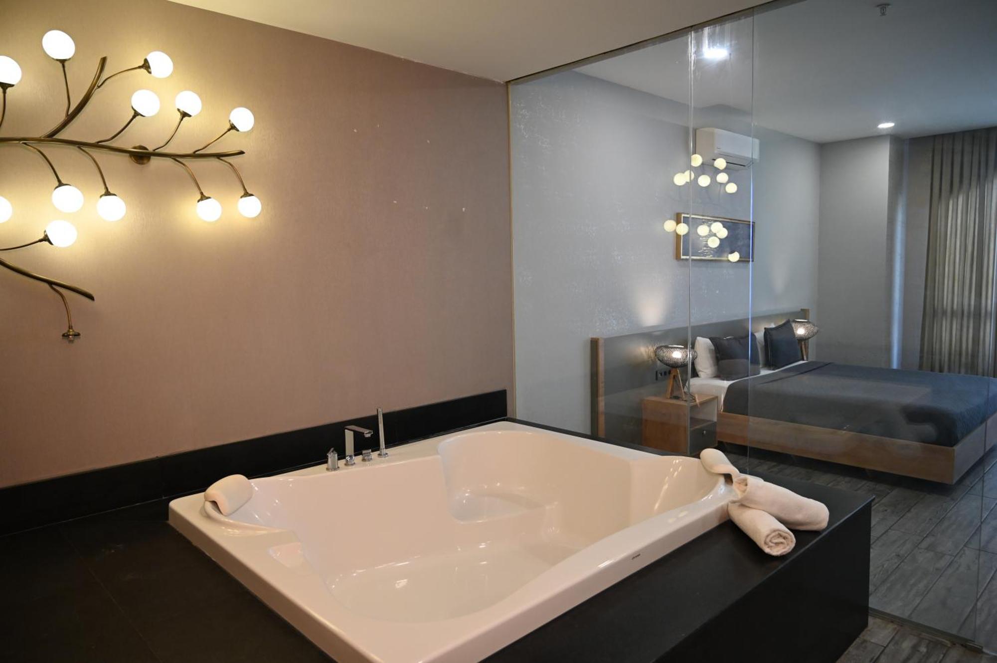 Superior King Suite