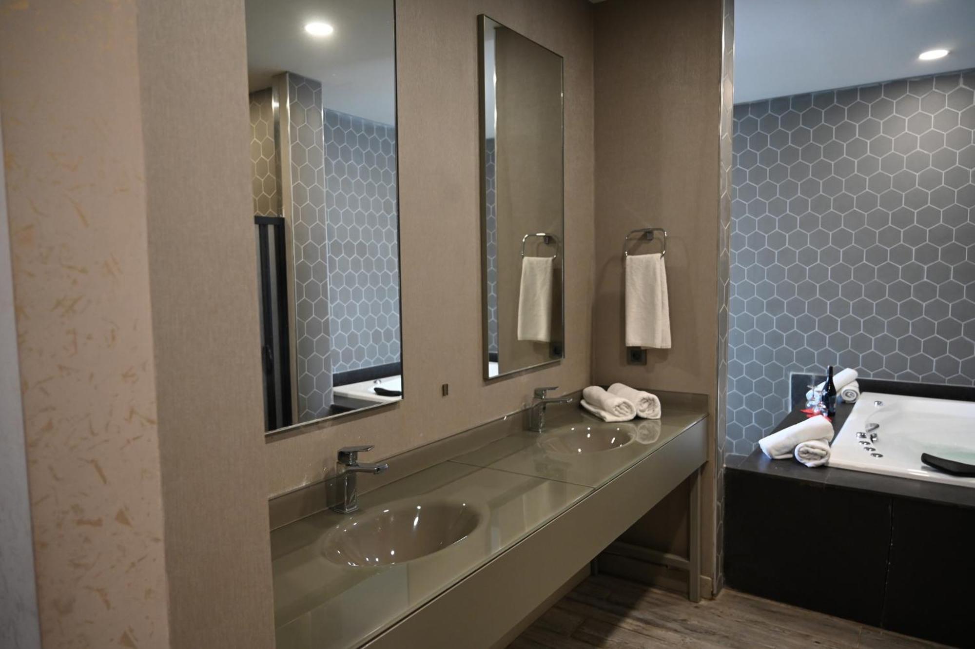 Superior King Suite