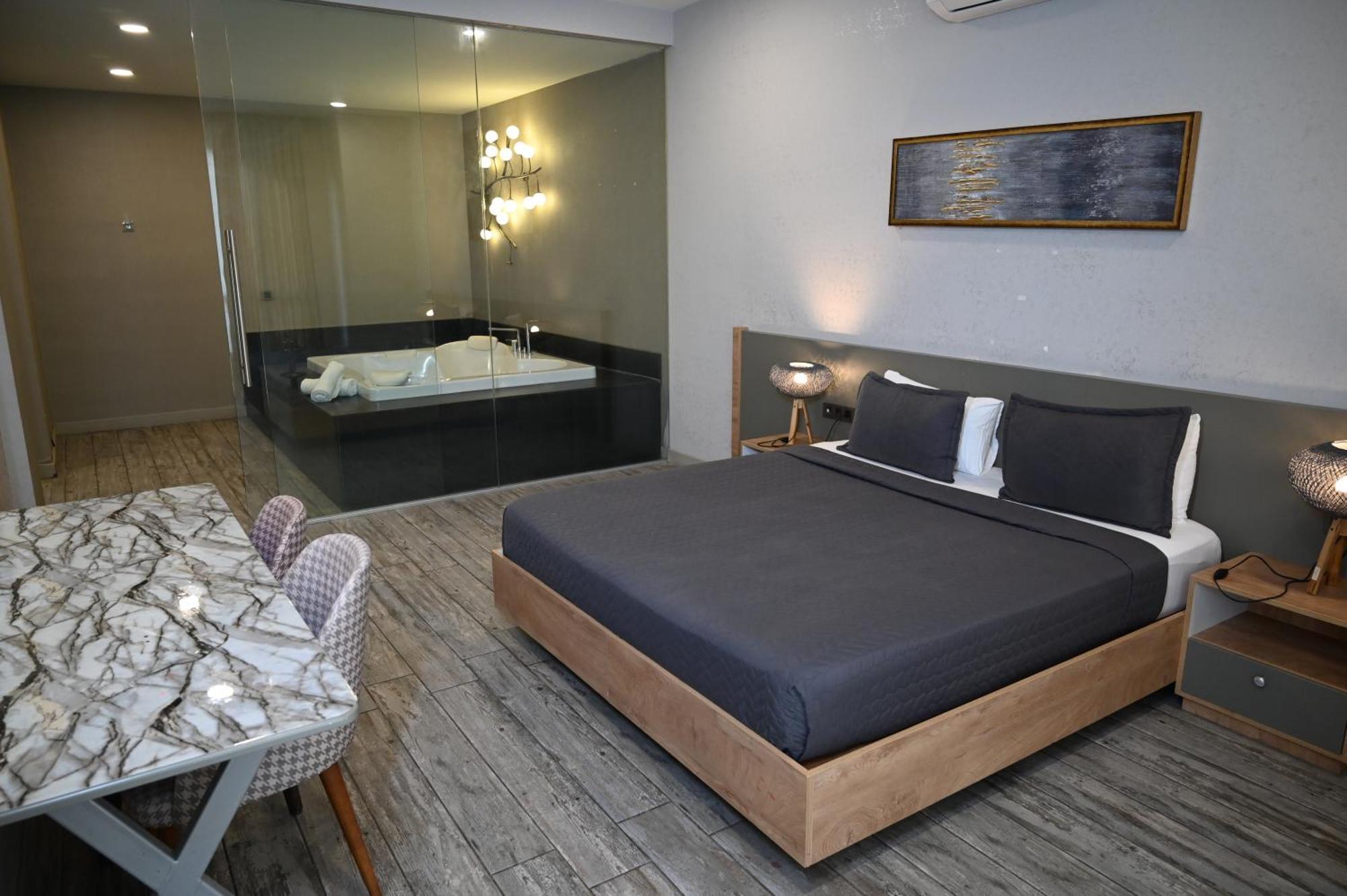 Superior King Suite