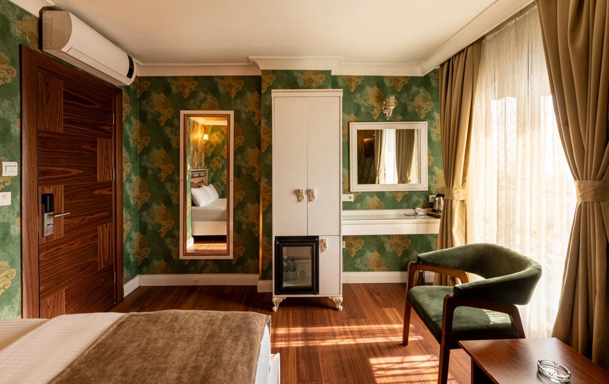 Deluxe Triple Room