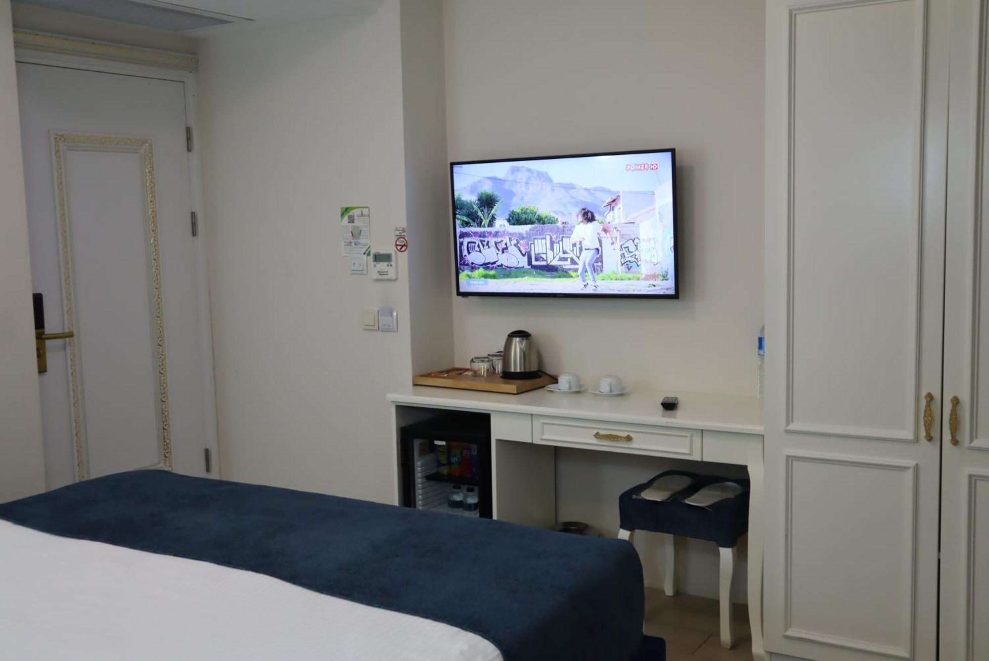 Deluxe Double Room Side Sea View
