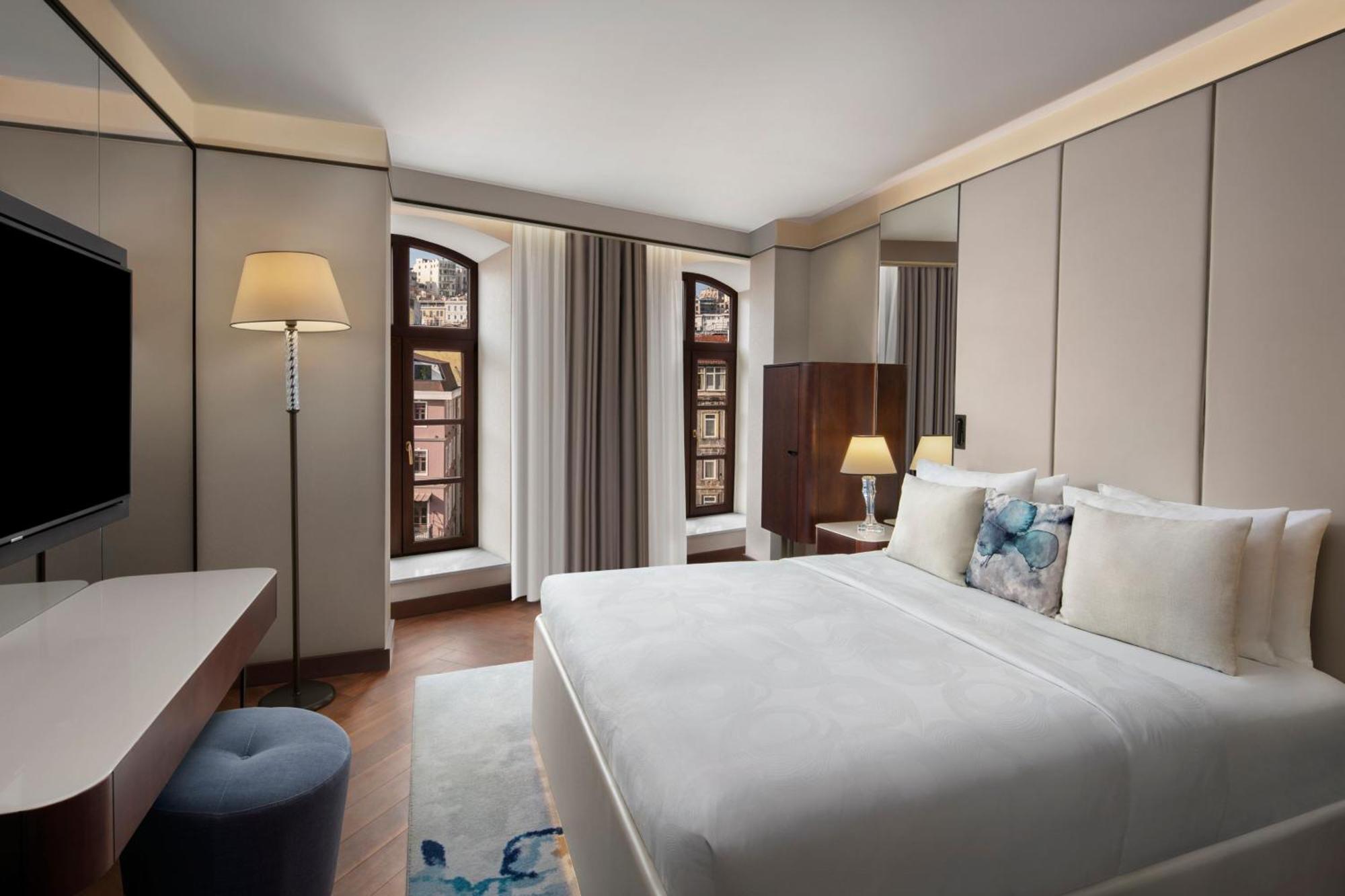 Deluxe King Room City View