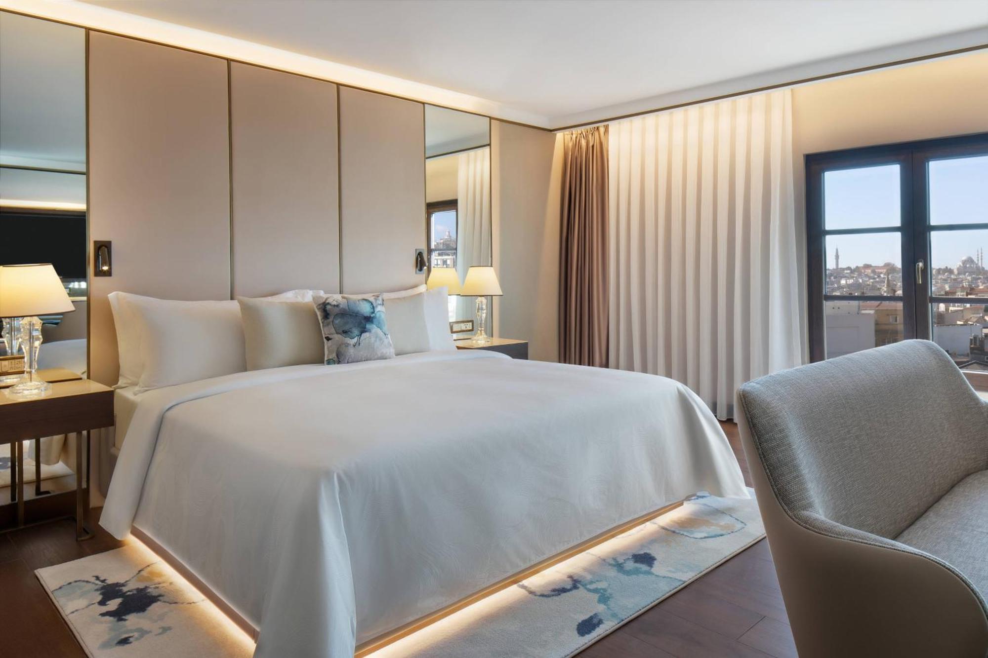 Superior King Room Panoramic City View