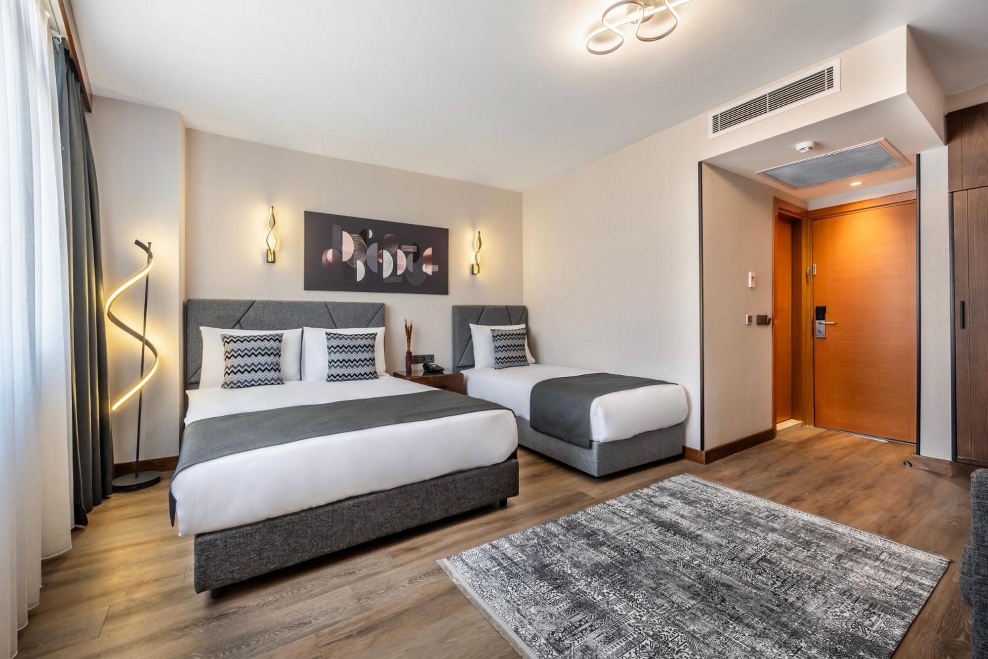 Deluxe Family Room