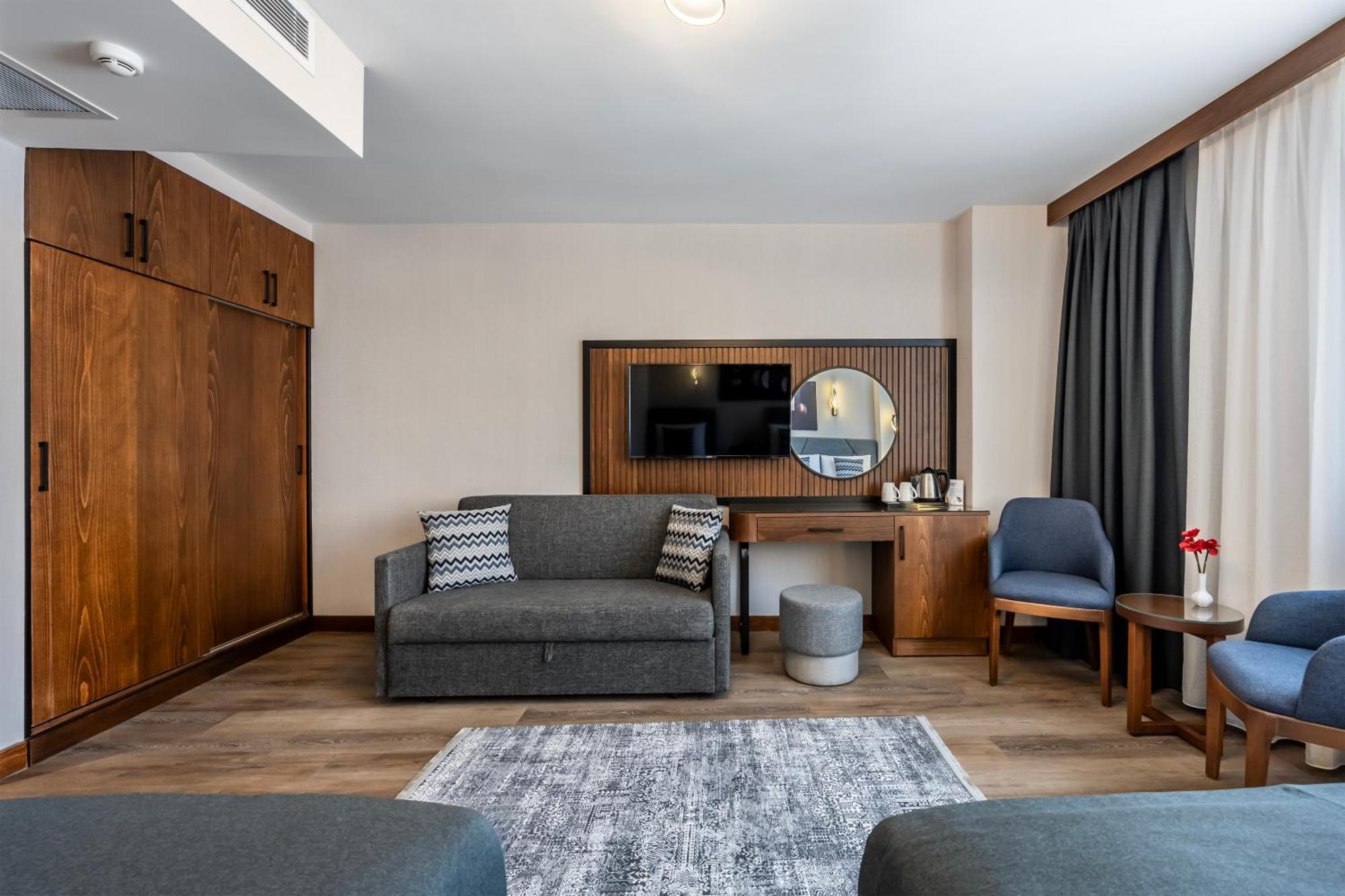 Deluxe Family Room
