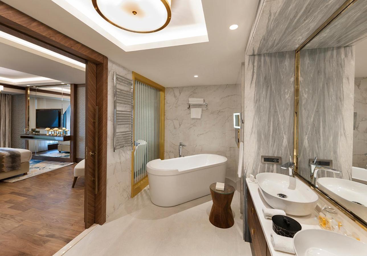 Presidential Suite King Size Bed