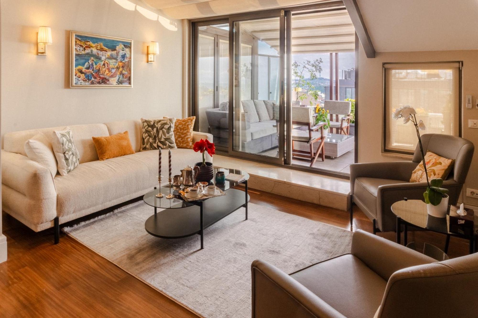 Five-Bedroom Premium Apartment