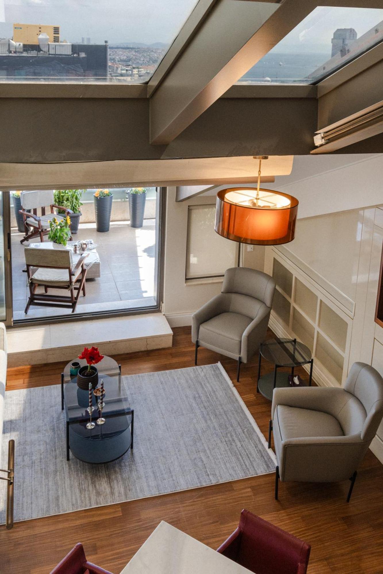 Five-Bedroom Premium Apartment