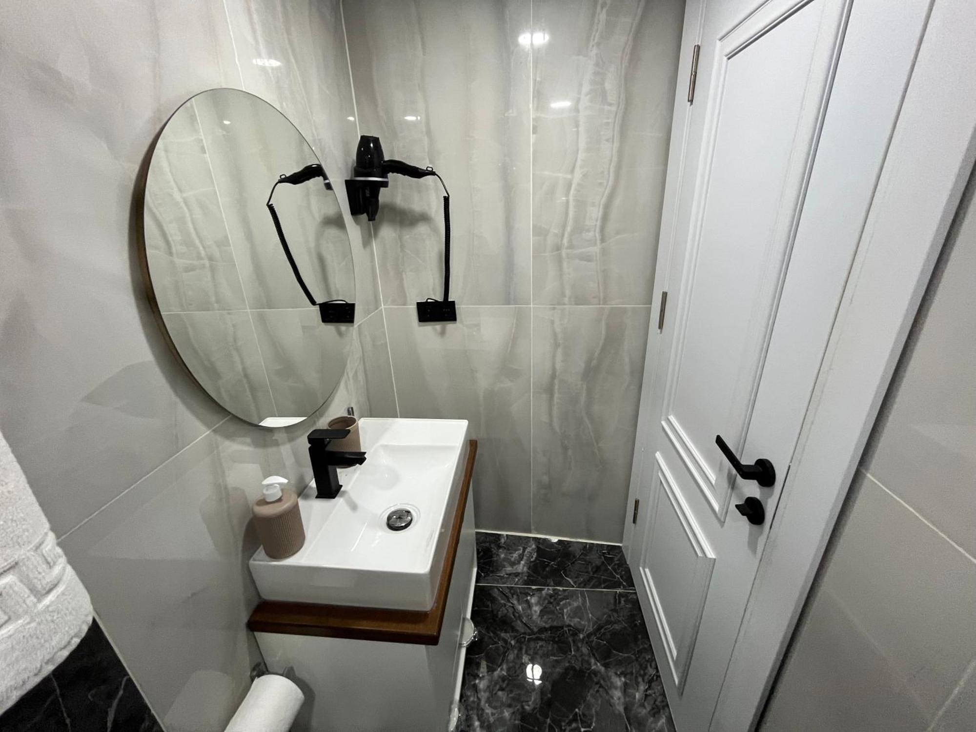 Single Room Private Bathroom