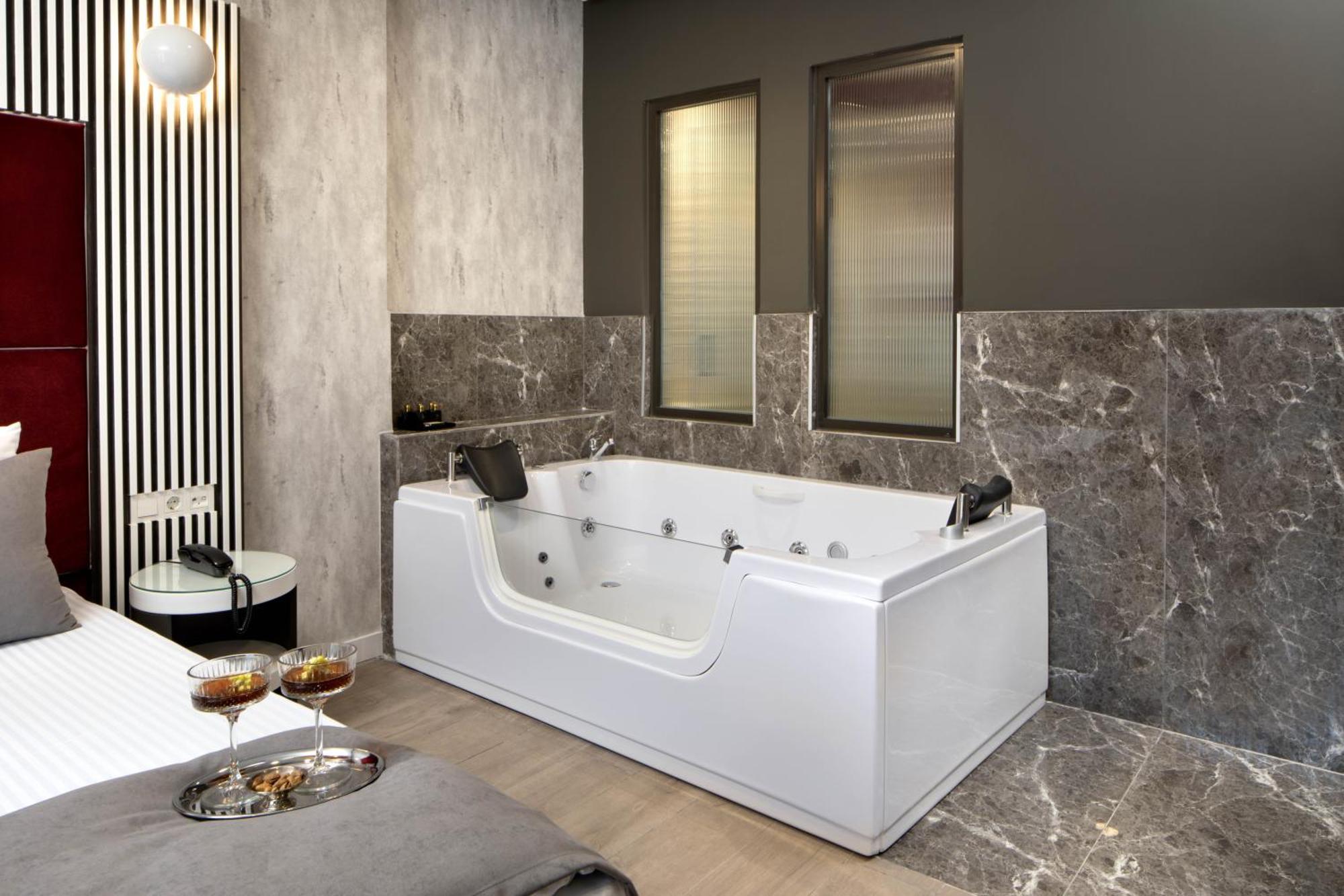 Deluxe Double Room Bath