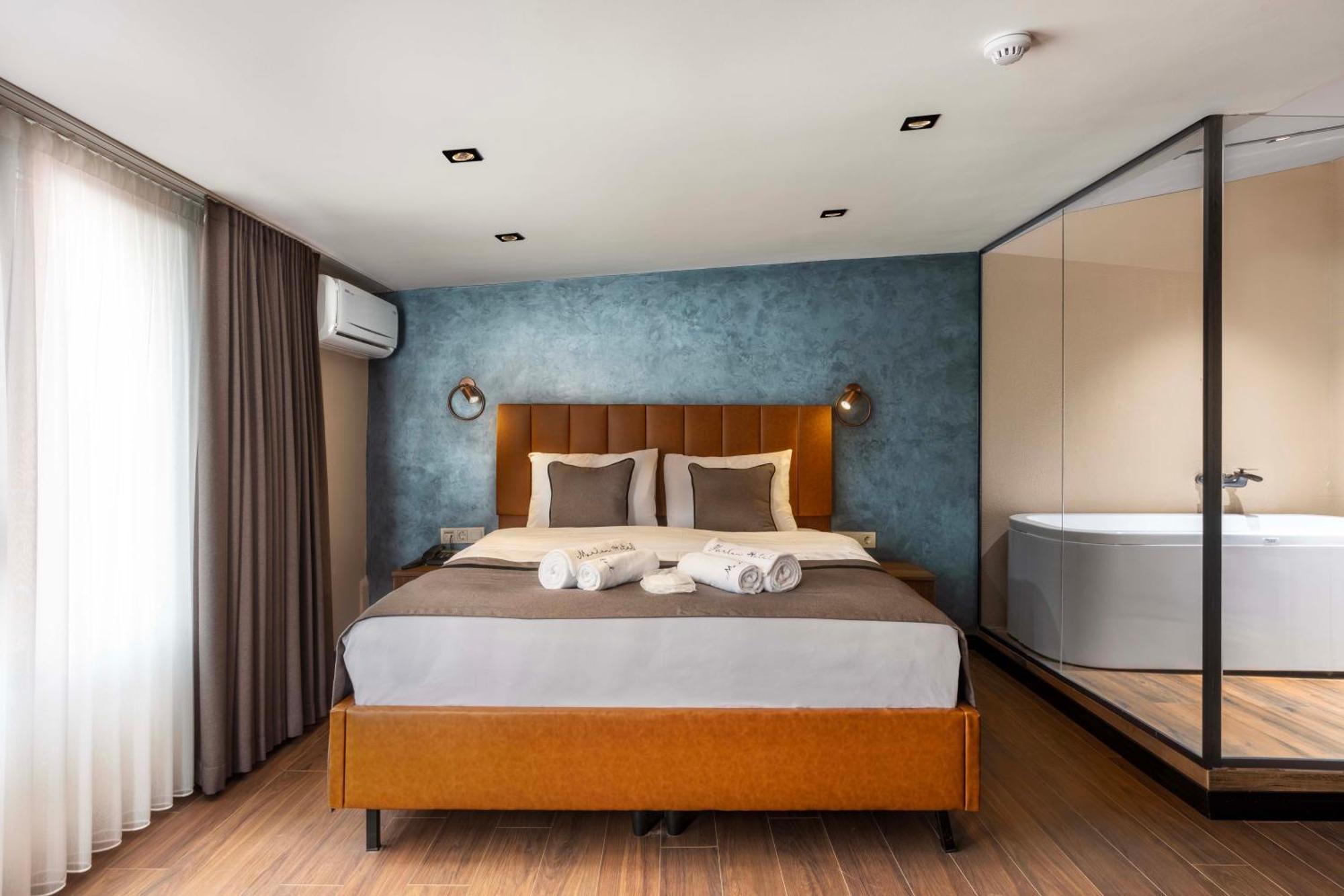 Queen Room Spa Bath