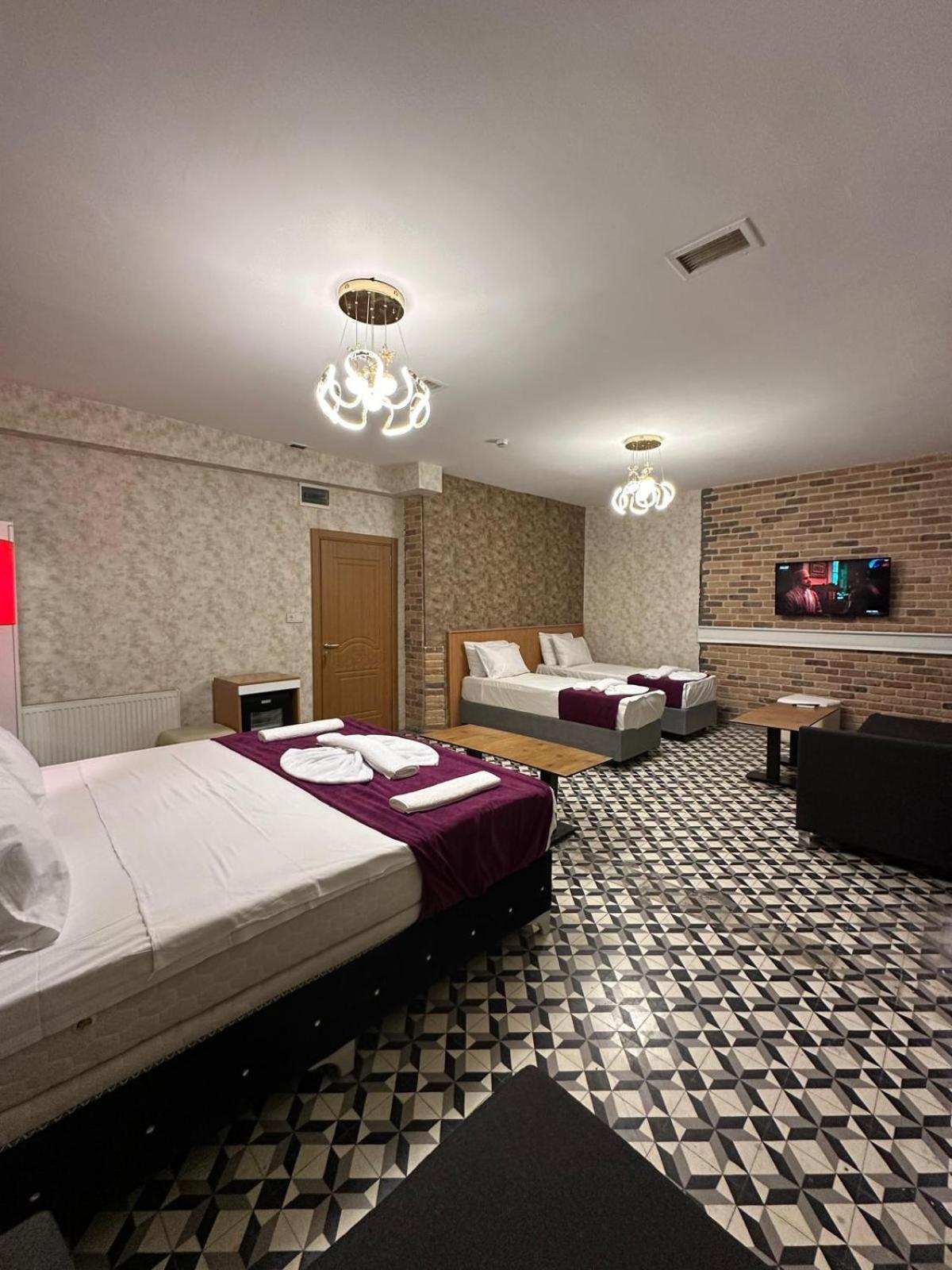 Deluxe Family Room