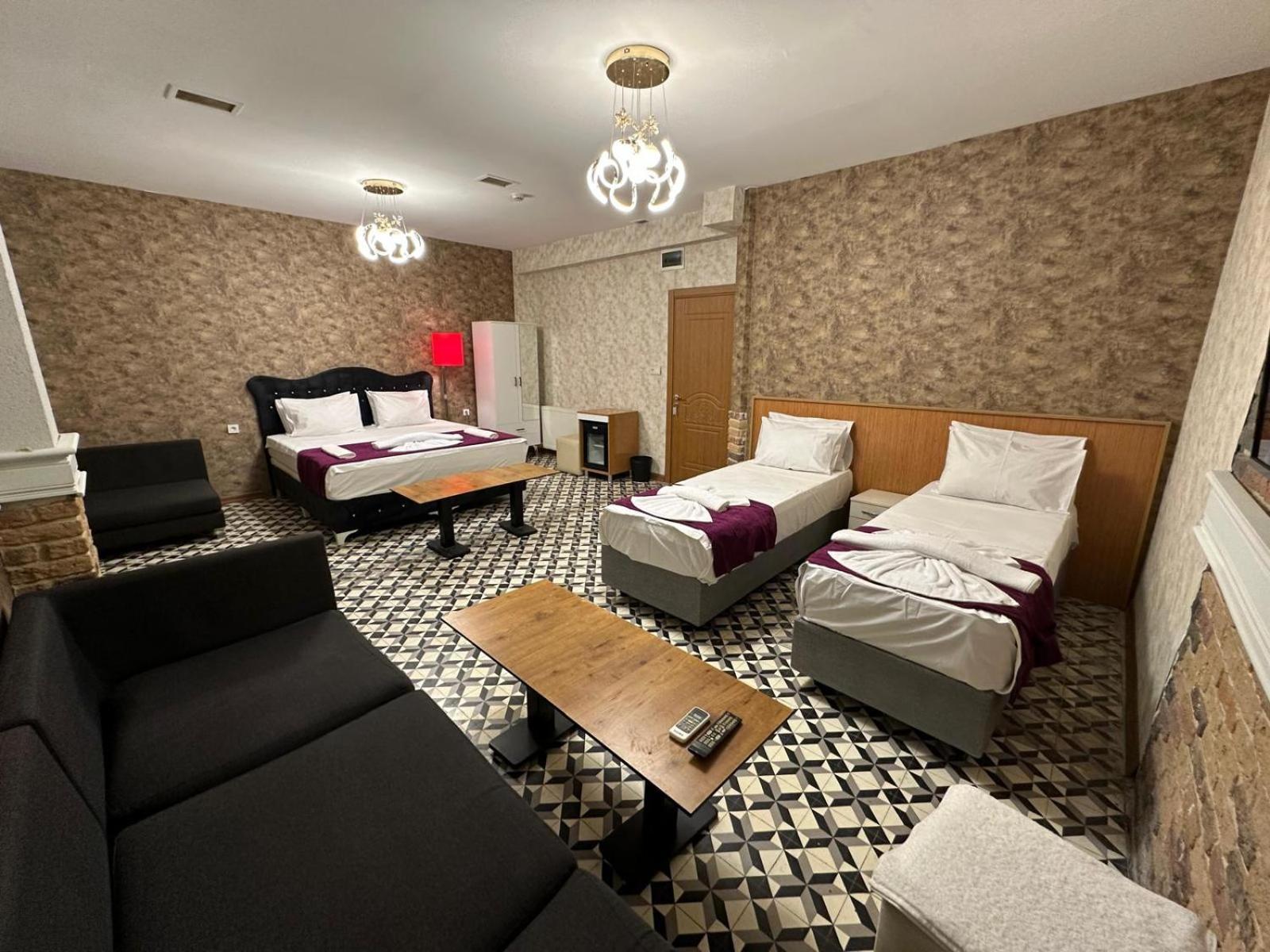 Deluxe Family Room