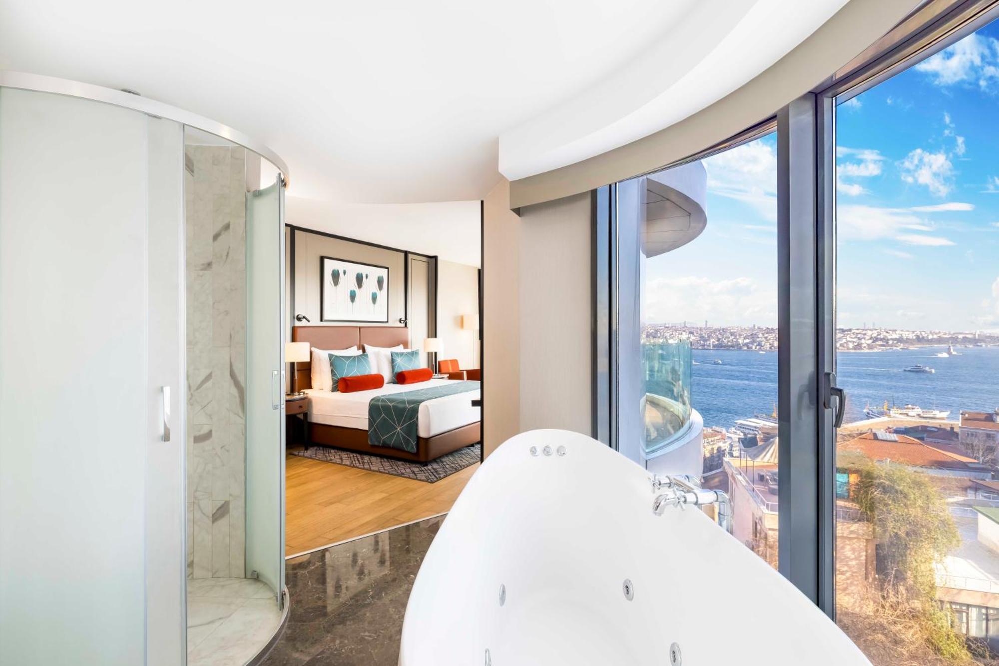 King Bosphorus View Room Hot Tub & Balcony