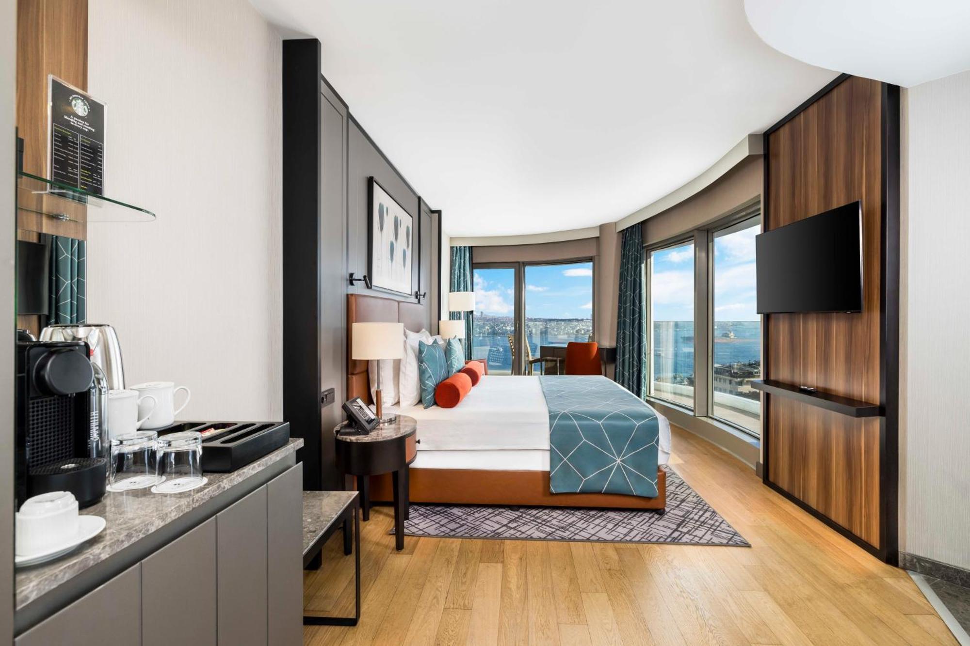 King Bosphorus View Room Hot Tub & Balcony