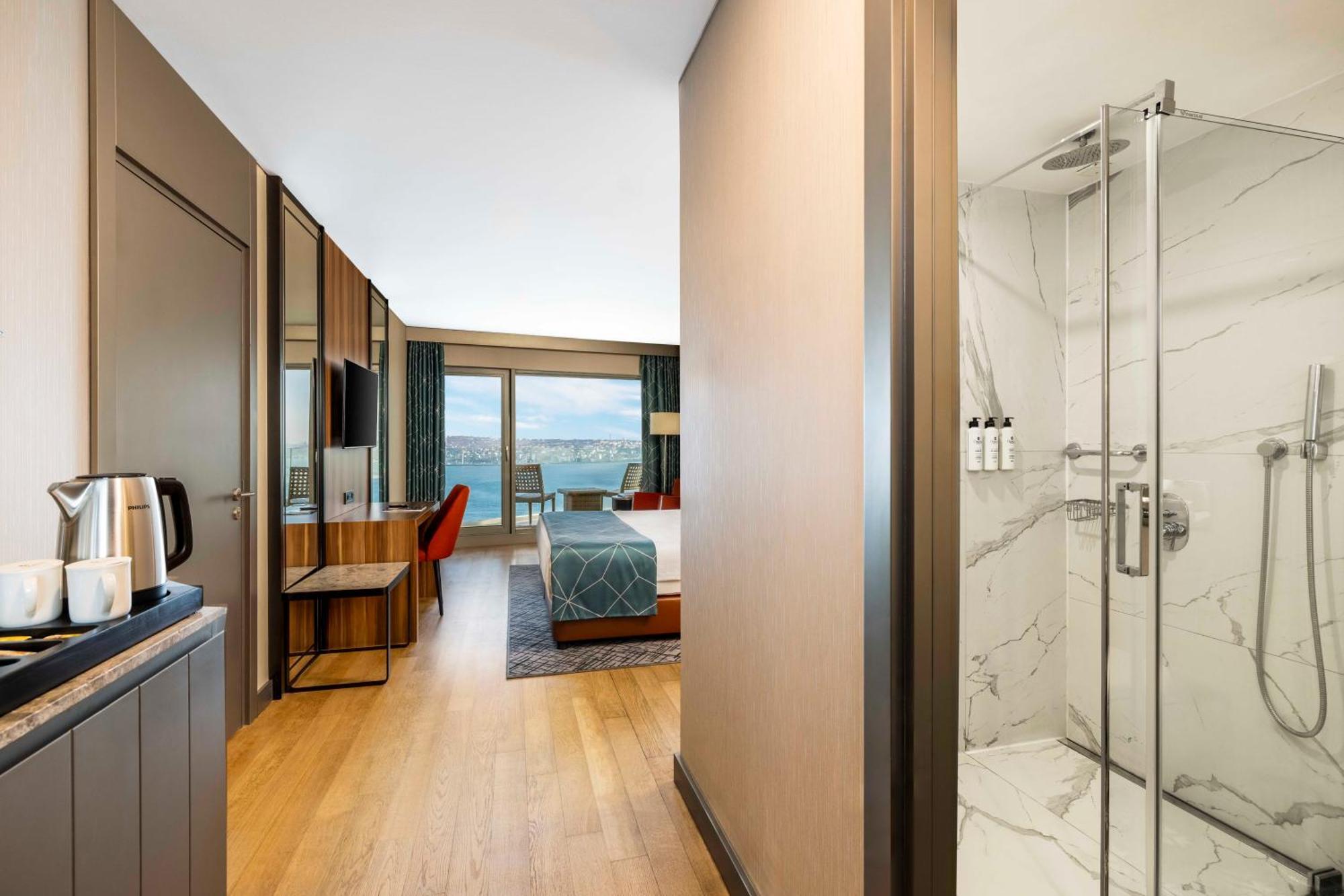 Deluxe Bosphorus View Room Balcony